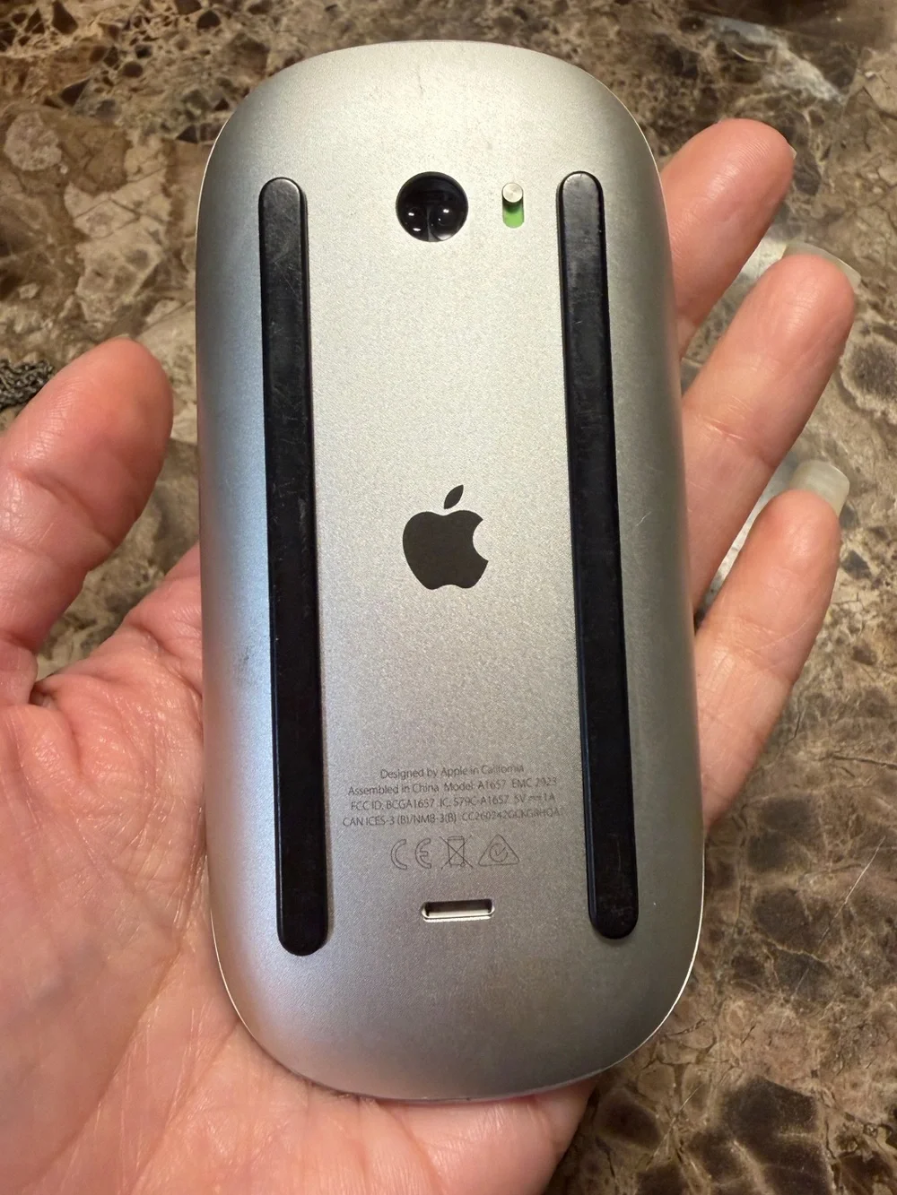 Apple White Wireless Magic Mouse — Multi-Touch Bluetooth Mouse